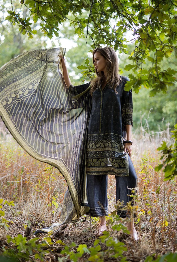D 05 - Silk Satin Unstitched - Sobia Nazir
